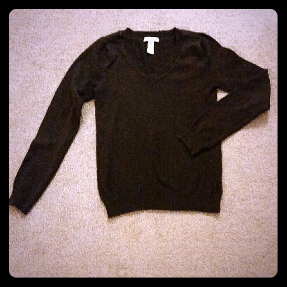 Brown V-neck Ambiance Sweater. Size S